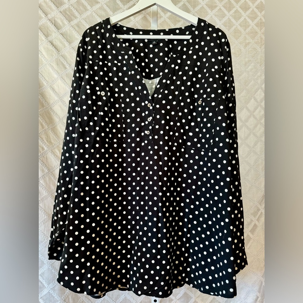 NWT Torrid Black and White Polka Dot Harper V-neck Tunic with Gold Buttons, 6X